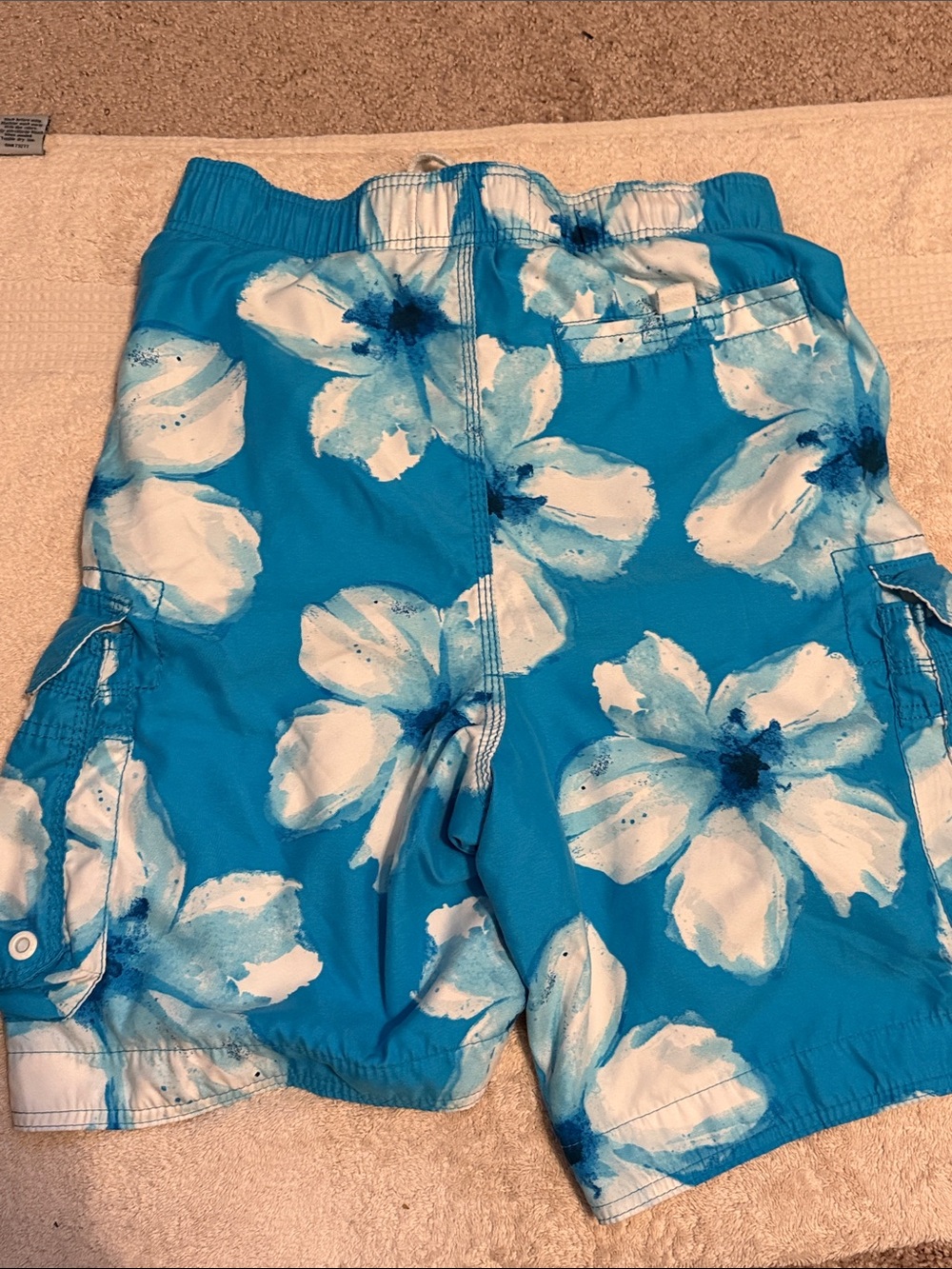 Abercrombie & Fitch Turquoise and White Floral Cargo Shorts - Picture 4 of 4